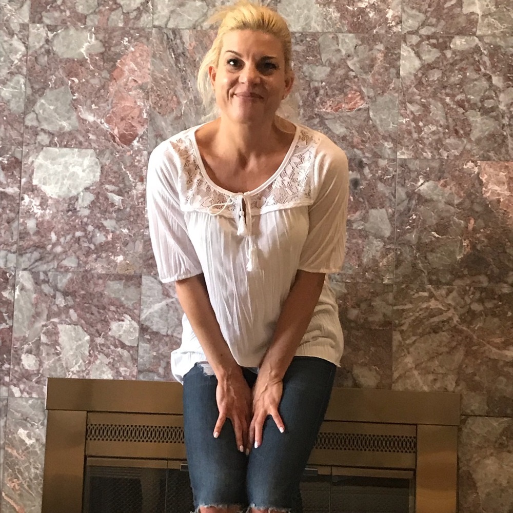 White French laundry top 💜sale 💜 - Picture 2 of 8